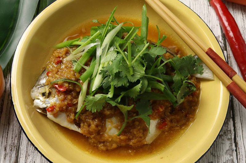 Steamed White Pomfret with Minced Bean Paste 酱蒸白鲳鱼