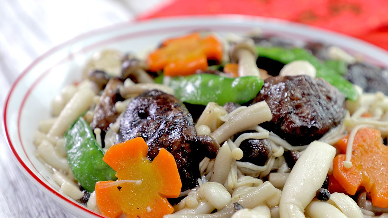 炒鲜生杂菇 Stir-Fried Mixed Mushrooms (Vegetarian) - Nanyang Kitchen 南洋小厨