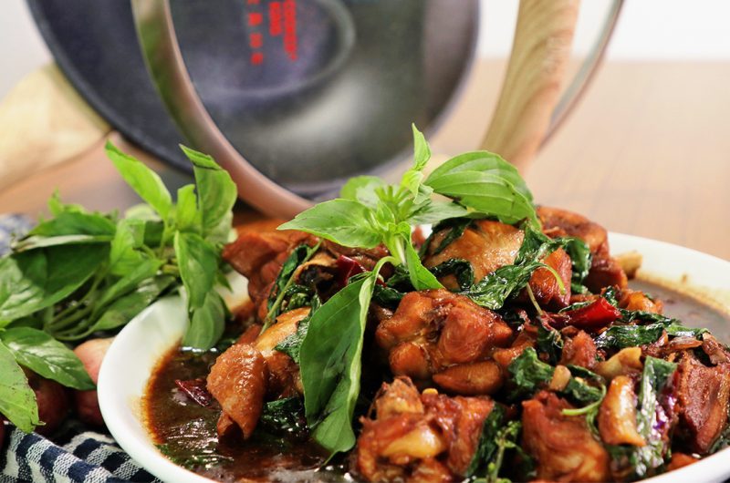 Stir-Fried Chicken with Basil 九层塔炒鸡