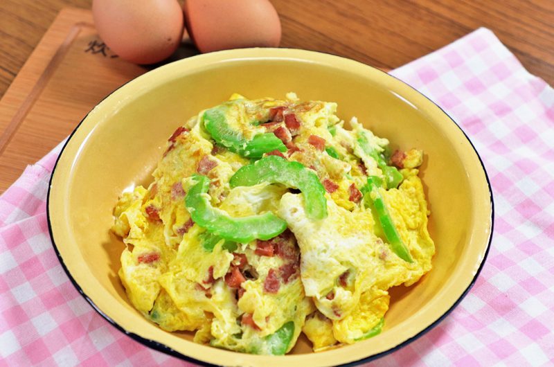 Fried Luncheon Meat Omelette with Bitter Gourd 午餐肉苦瓜煎蛋