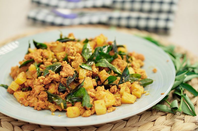 Fried Potato & Minced Chicken with Curry Powder 咖喱粉鸡肉末炒马铃薯