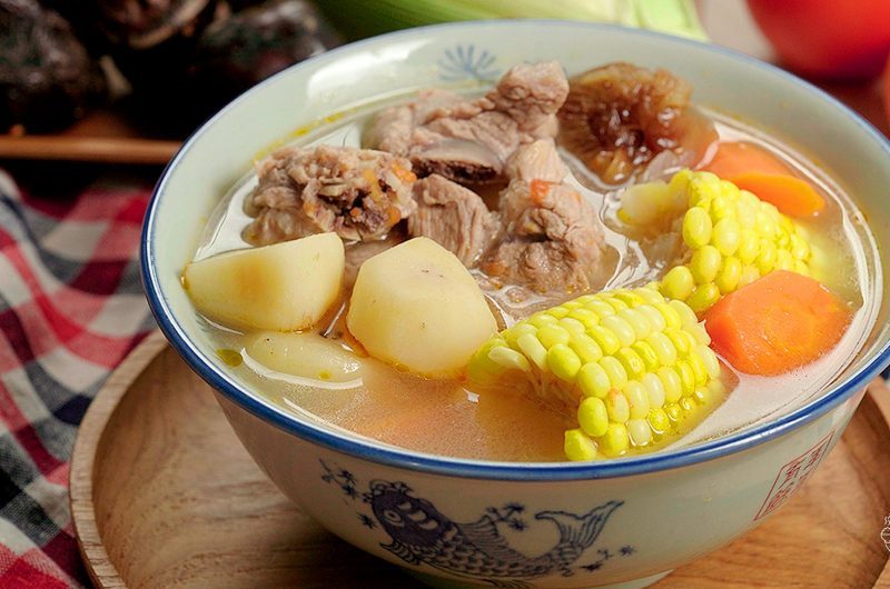 Pork Ribs Soup with Water Chestnut & Corn 马蹄玉米排骨汤
