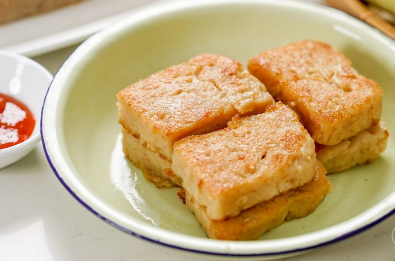 Pan-Fried Radish Cake (Fried Lo Bak Go) 煎萝卜糕