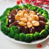鲍鱼冬菇豆包烩西兰花 Braised Abalone & Shiitake Mushroom with Broccoli