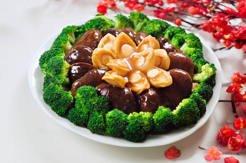 Braised Abalone & Shiitake Mushroom with Broccoli 鲍鱼冬菇豆包烩西兰花