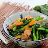 烧肉炒芥兰 Stir-Fried Kailan with Roasted Pork