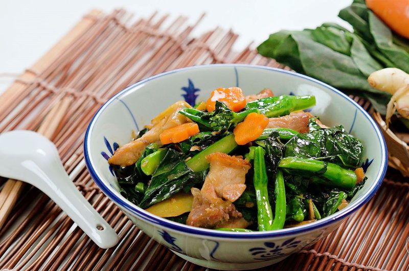 Stir-Fried Kailan with Roasted Pork 烧肉炒芥兰