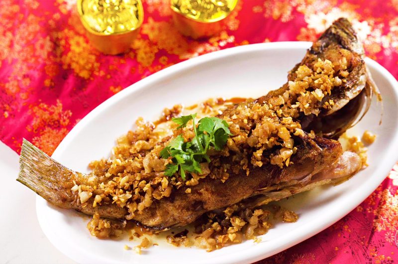 Chai Poh Garlic Fried Fish 菜脯蒜香煎鱼